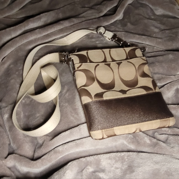 Coach brown signature cloth swingpack bag - Picture 2 of 5